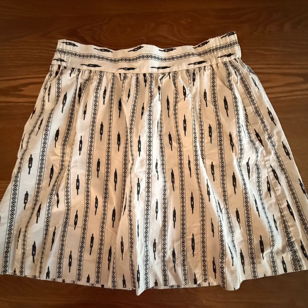 LOFT Black and White Western- Patterned Skirt w/Pockets